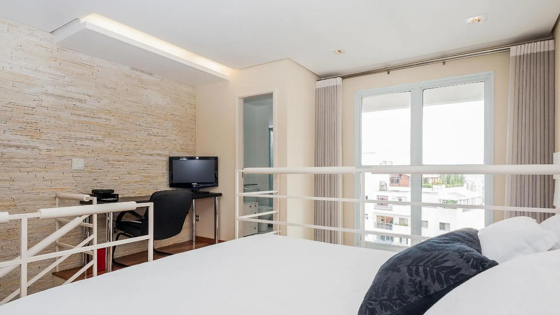 Apartment Ip3 | Bhaus Loft Duplex Morumbi | Black & White Sao Paulo