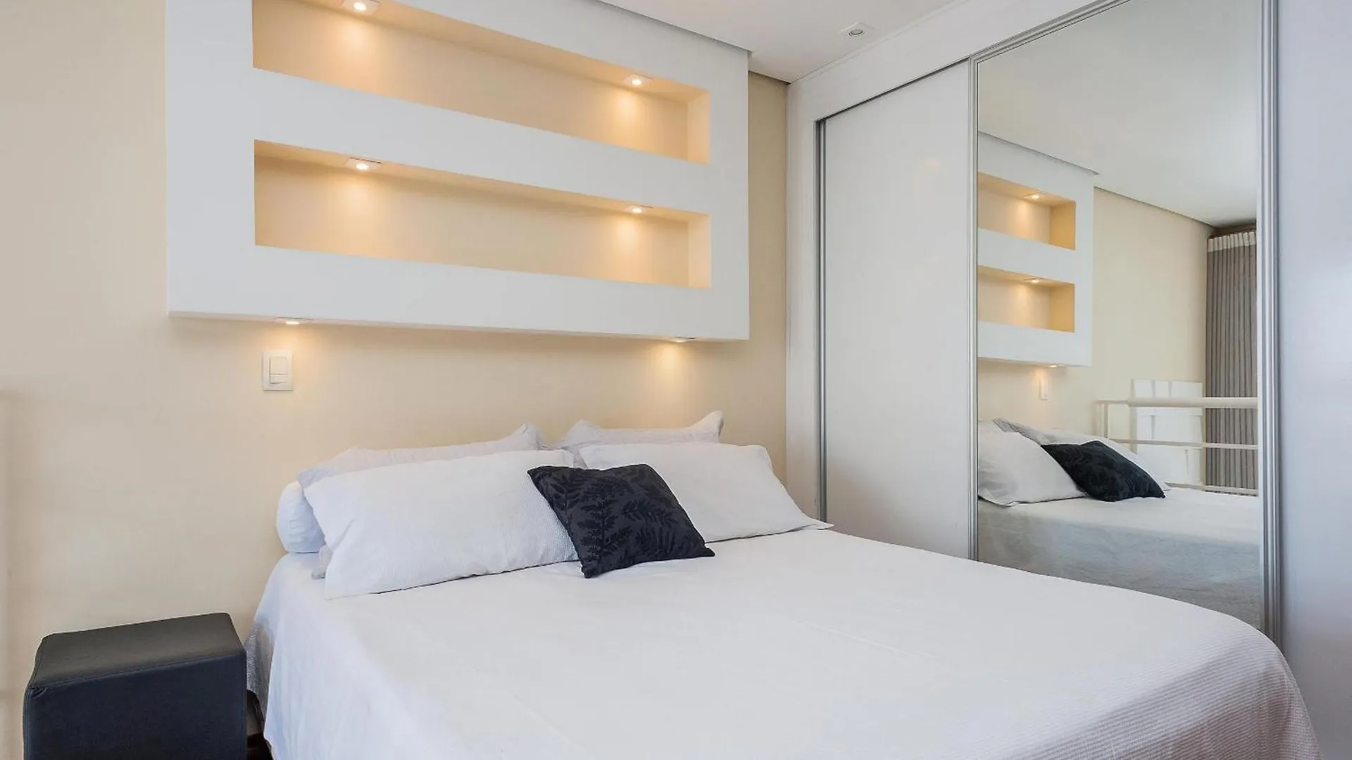 Ip3 | Bhaus Loft Duplex Morumbi | Black & White Sao Paulo Apartment